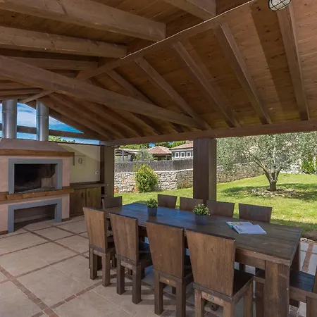 ヴィラ Dante Svetvinčenat