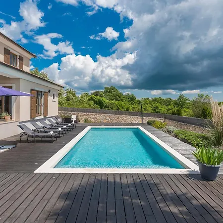 ヴィラ Dante Svetvinčenat