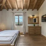 Dante Vila *